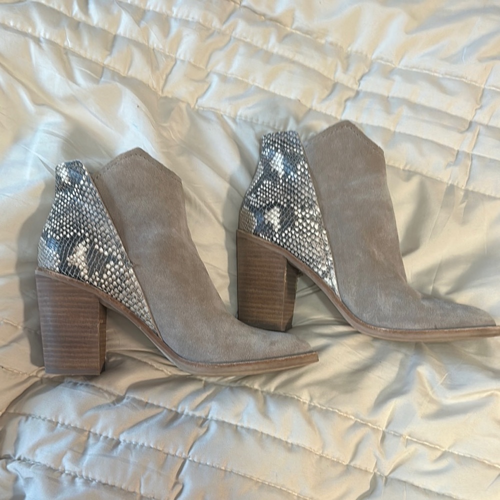 Dolce Vita Stylish Gray and Snake Print Ankle Boots Women’s 8